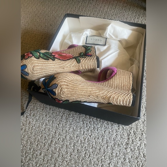 Gucci Platform Embroidered Wedges - Picture 5 of 5